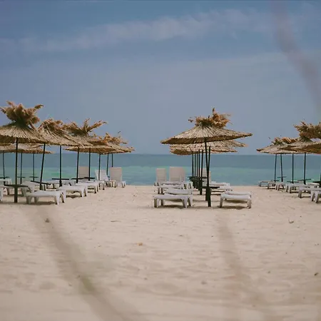 Golden Sands-beachfront Of Your Dreams Золотые Пески