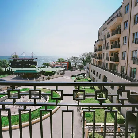 Appartamento Golden Sands-beachfront Of Your Dreams